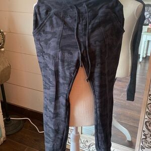 EUC GRACE AND LACE JOGGERS